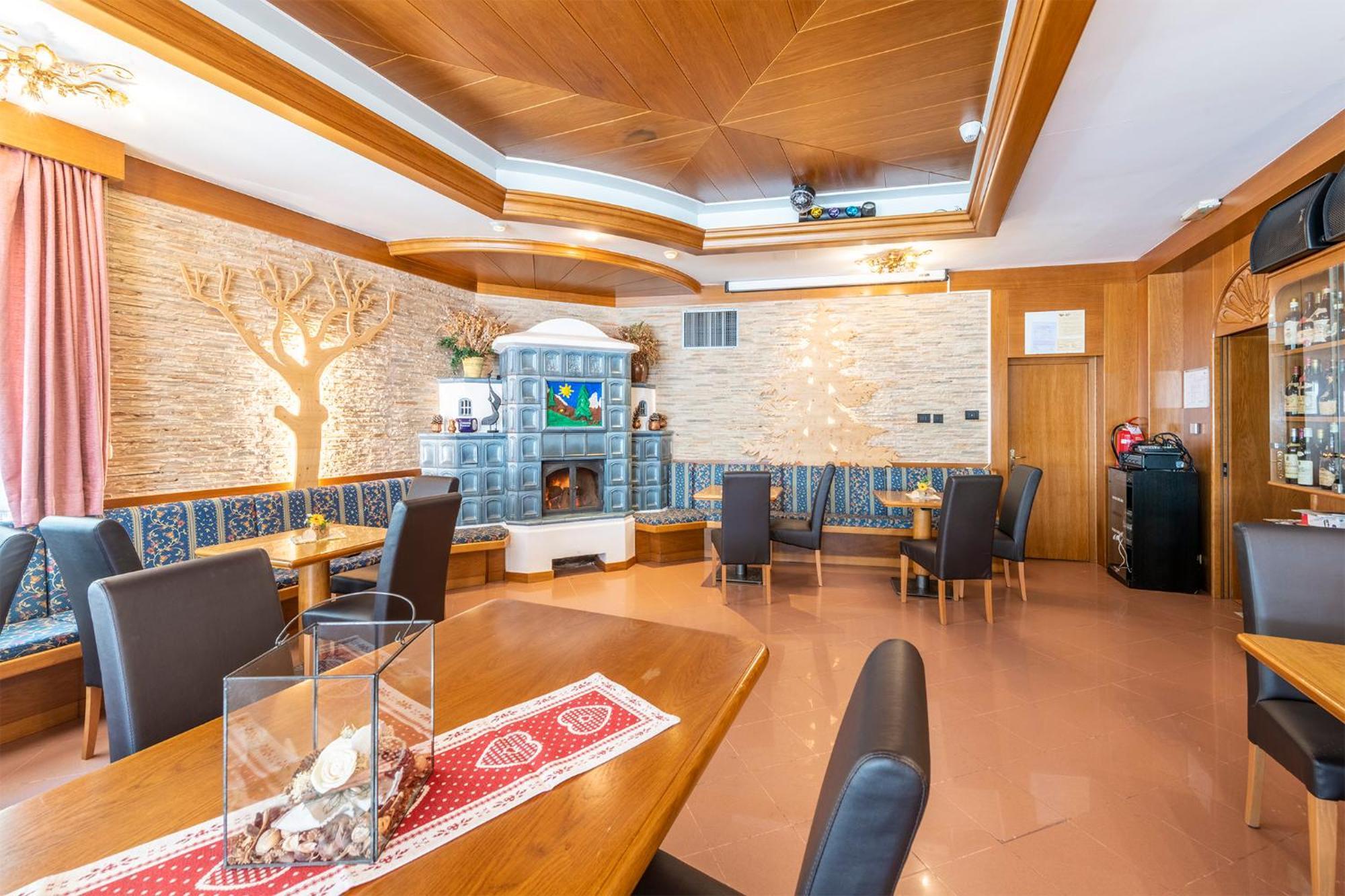 Hotel Alpino Wellness & Spa Peio Fonti Exteriör bild
