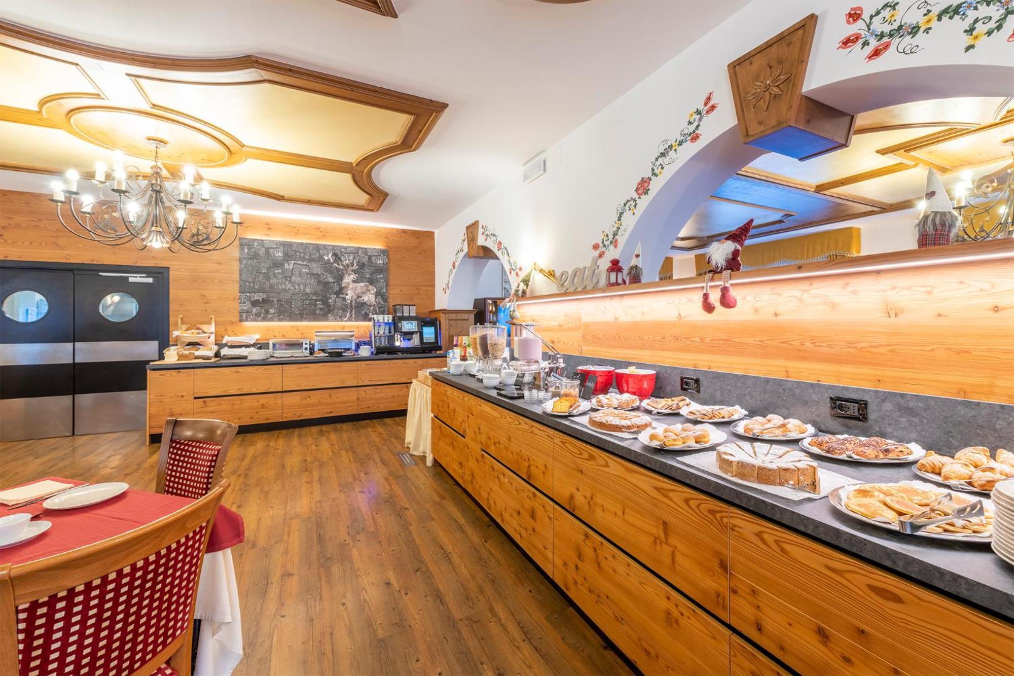 Hotel Alpino Wellness & Spa Peio Fonti Exteriör bild