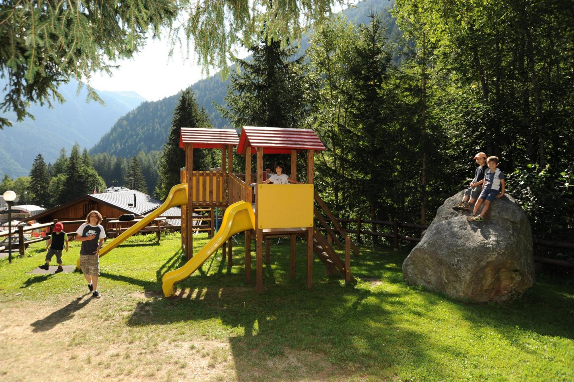 Hotel Alpino Wellness & Spa Peio Fonti Exteriör bild